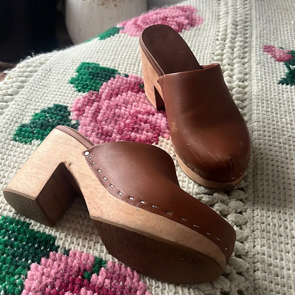 Charlotte Stone Marlo clogs